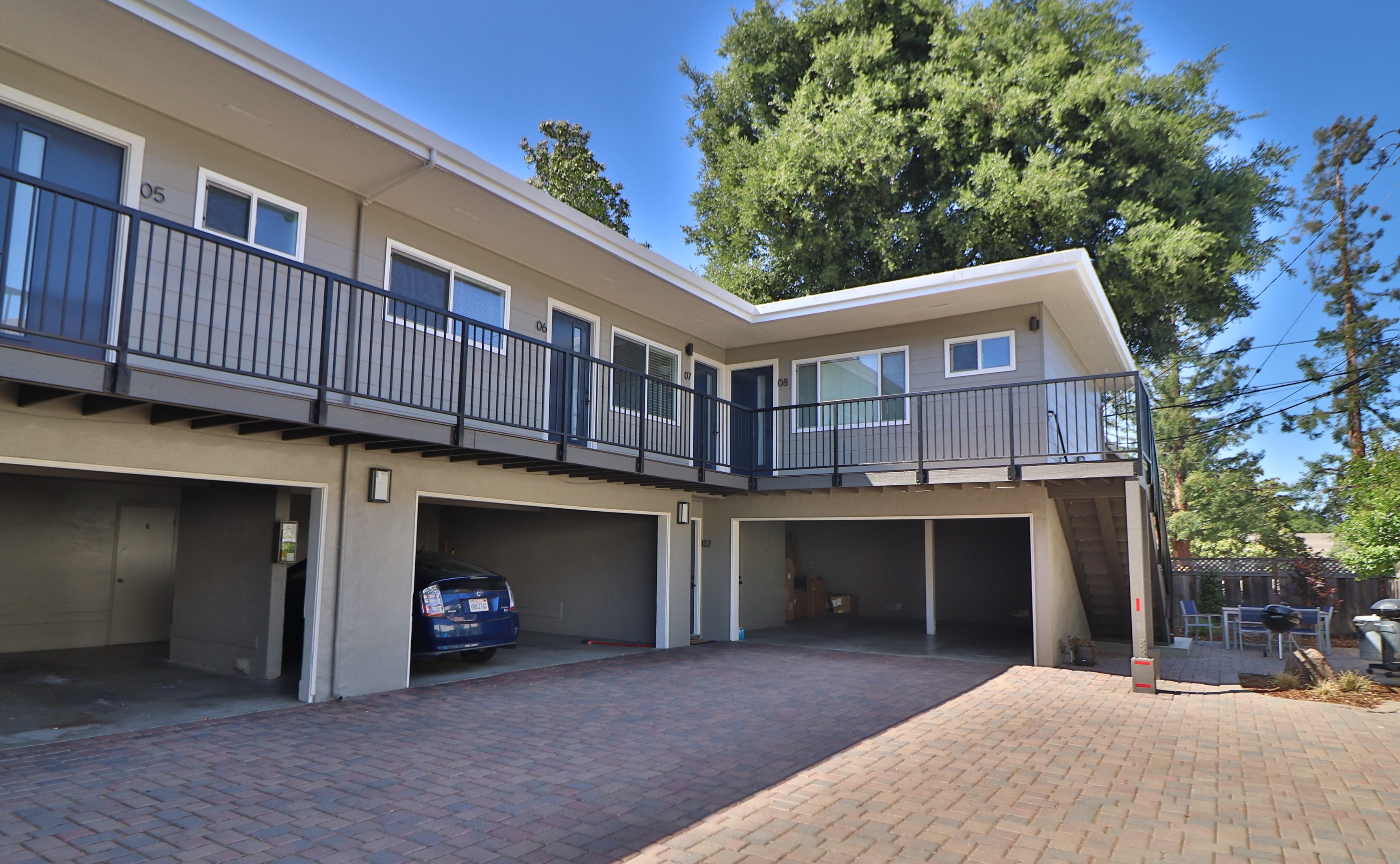 Coleman Apartments photo 3